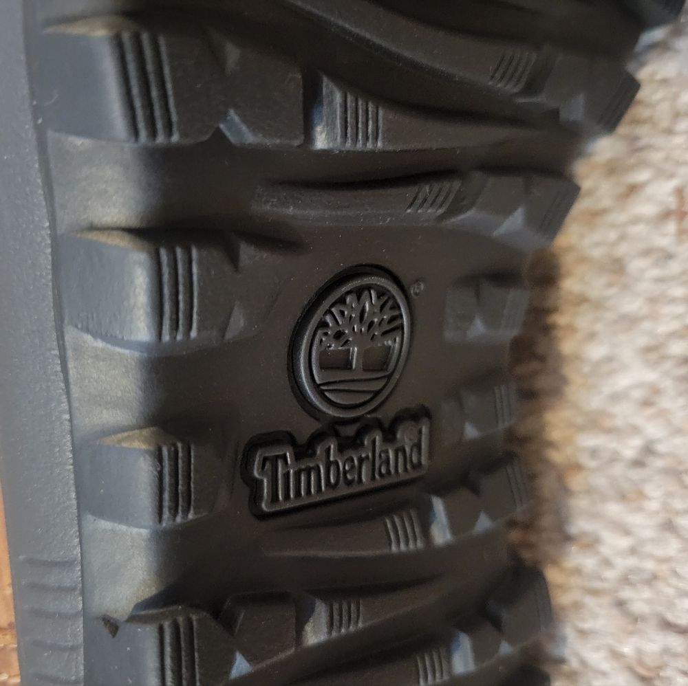 New Timberland snow boots with insulation in size 8. Color brown and cream.